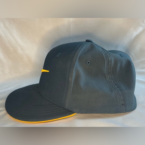 Nike True Dri-Fit Fitted Golf Hat - Picture 2 of 3
